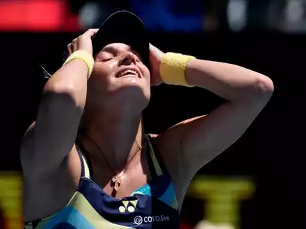 Dajana Jastremska jubelt über ihren Eiunzug ins Halbfinale der Australian Open. - Foto: Alessandra Tarantino/AP