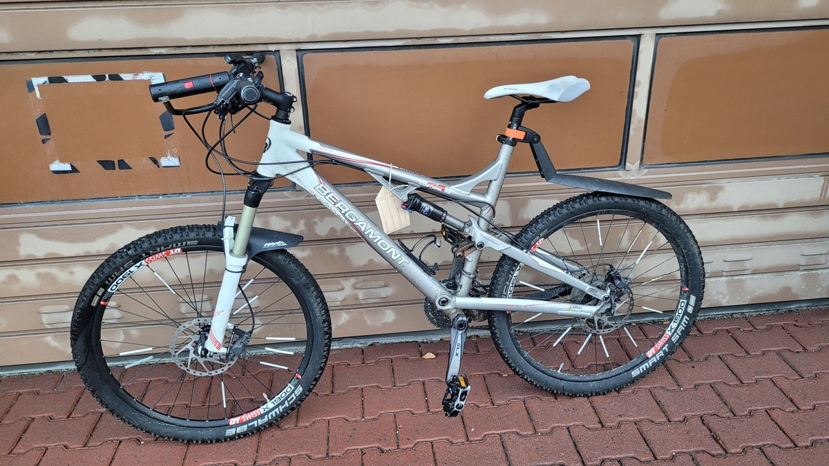 POL-WE: Wem gehört das Fahrrad? + Dieb gefilmt + Portmonee aus Auto entwendet + Haus durchsucht + Auto nach Unfall zurückgelassen + Werkzeug geklaut + Citroen beschädigt - Foto: presseportal.de