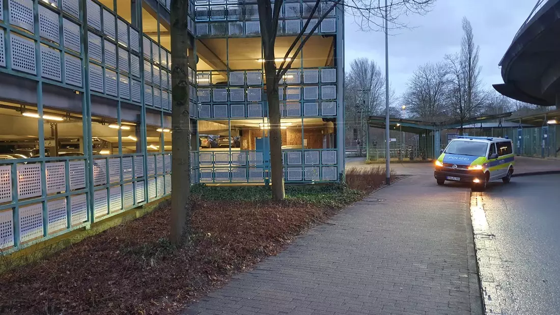 POL-STD: 44-Jähriger in Stade tot aufgefunden - Polizei geht von Tötungsdelikt aus - Mordkommission nimmt Arbeit auf - Bild: presseportal.de