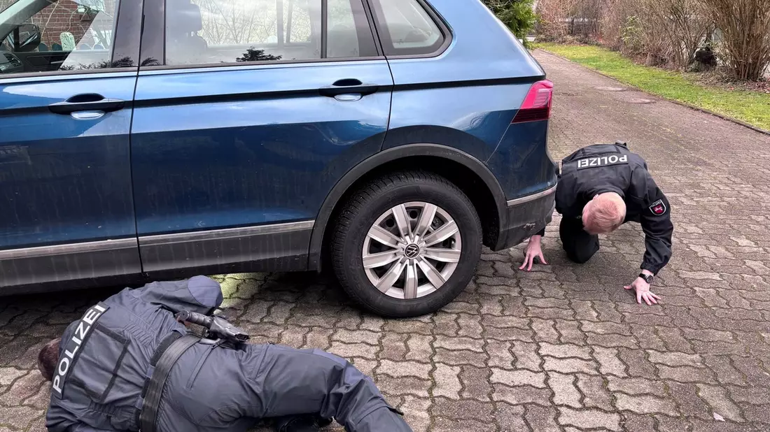 POL-WL: Nach Verkehrsunfallflucht und gefährlicher Körperverletzung am 14.01.2024: Ermittlungen zum verursachenden Fahrzeug gehen weiter. - Bild: presseportal.de