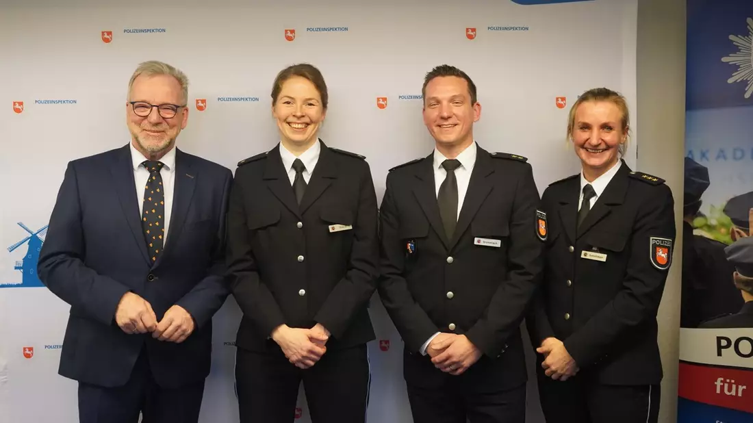 POL-OLD: Führungswechsel beim Polizeikommissariat Achim / Polizeipräsident Johann Kühme überträgt die Leitung an Polizeirätin Antje Golenia / Dank an Vorgänger Simon Grommisch - Bild: presseportal.de