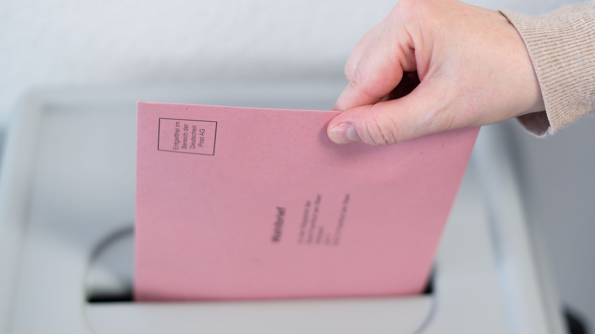 Einer Auswertung zufolge dürften europakritische Populisten in neun EU-Ländern vorne liegen - unter anderem in Frankreich, Italien, Polen und Österreich. - Foto: Arne Dedert/dpa