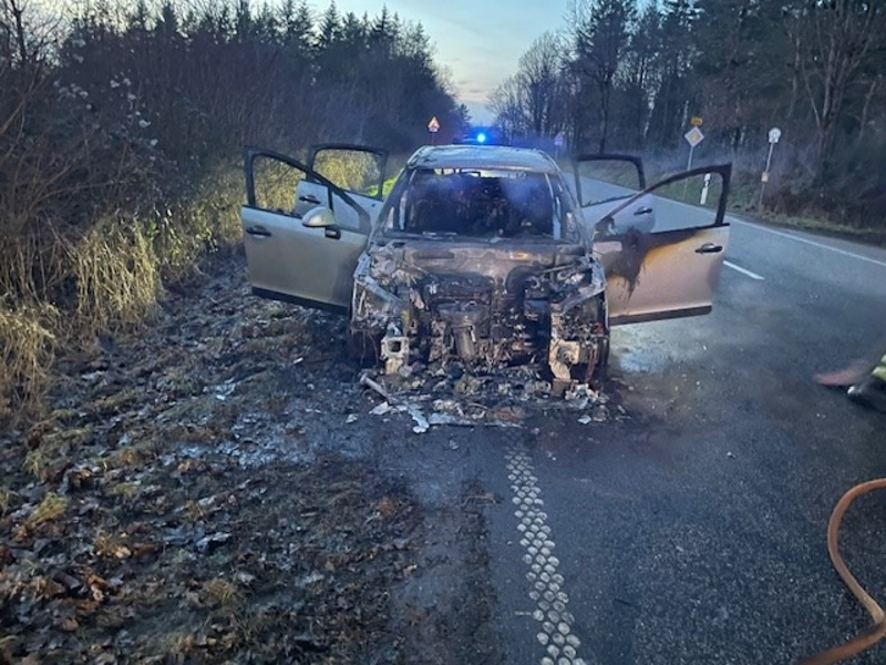 POL-PDTR: PKW brennt auf der B268 - Foto: presseportal.de