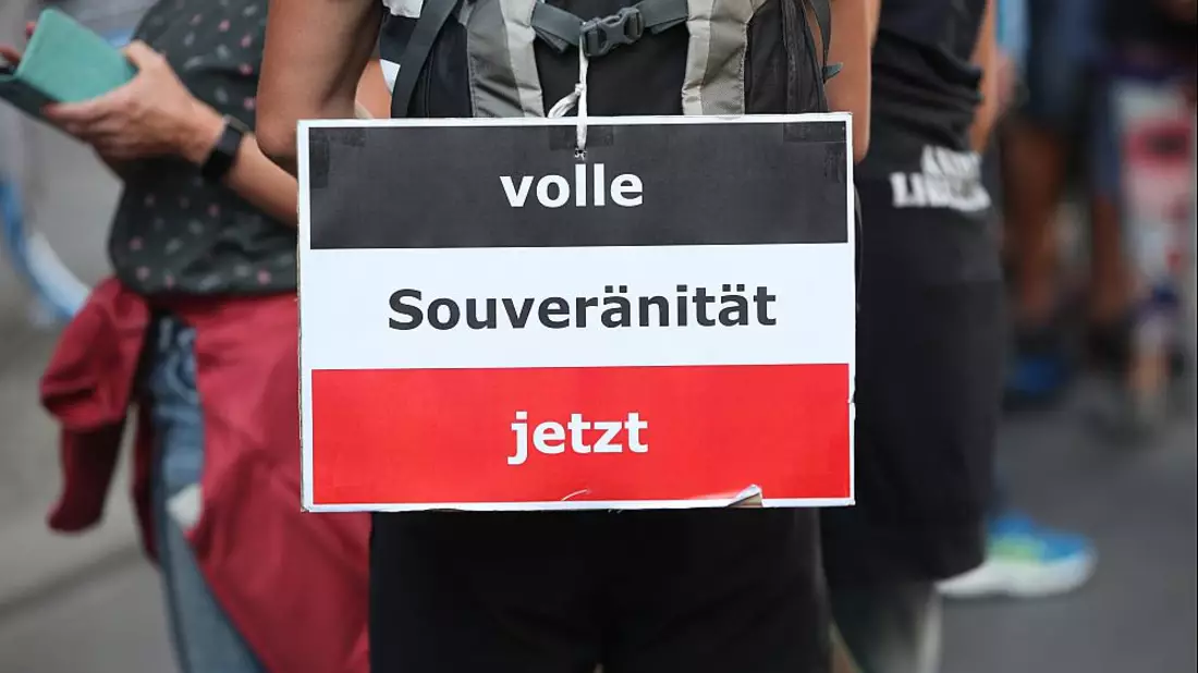 Reichsbürger bei Demo von Corona-Skeptikern - Bild: über dts Nachrichtenagentur