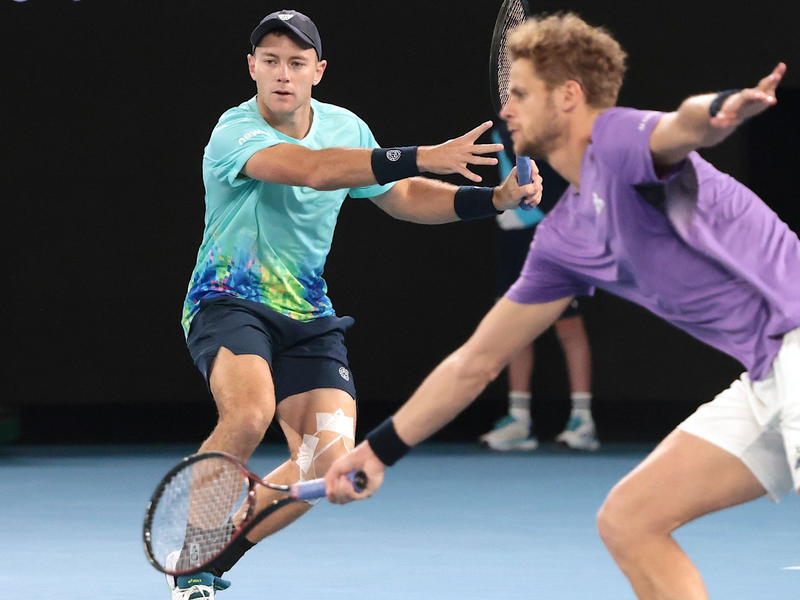 Dominik Koepfer (l) und Yannick Hanfmann haben das Doppel-Halbfinale in Melbourne verloren. - Foto: Frank Molter/dpa