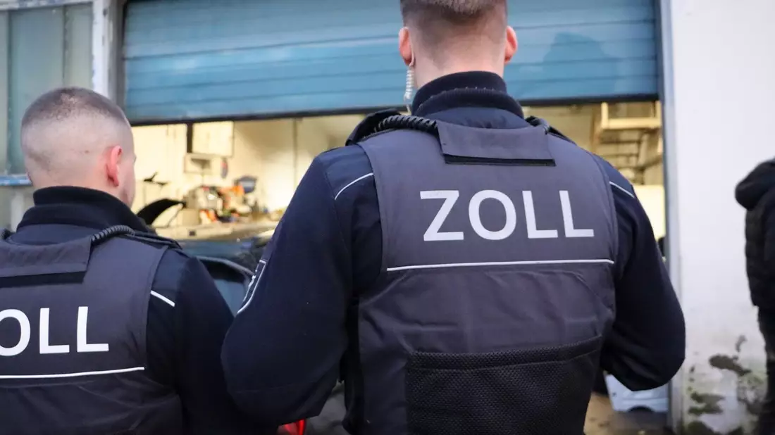 HZA-MS: Zoll-Ausbildungseinsatz offenbart diverse Straftaten / Dokumentenfälschung, Flucht und illegaler Aufenthalt - Zoll Münster leitet mehrere Strafverfahren im Kreis Borken ein - Bild: presseportal.de