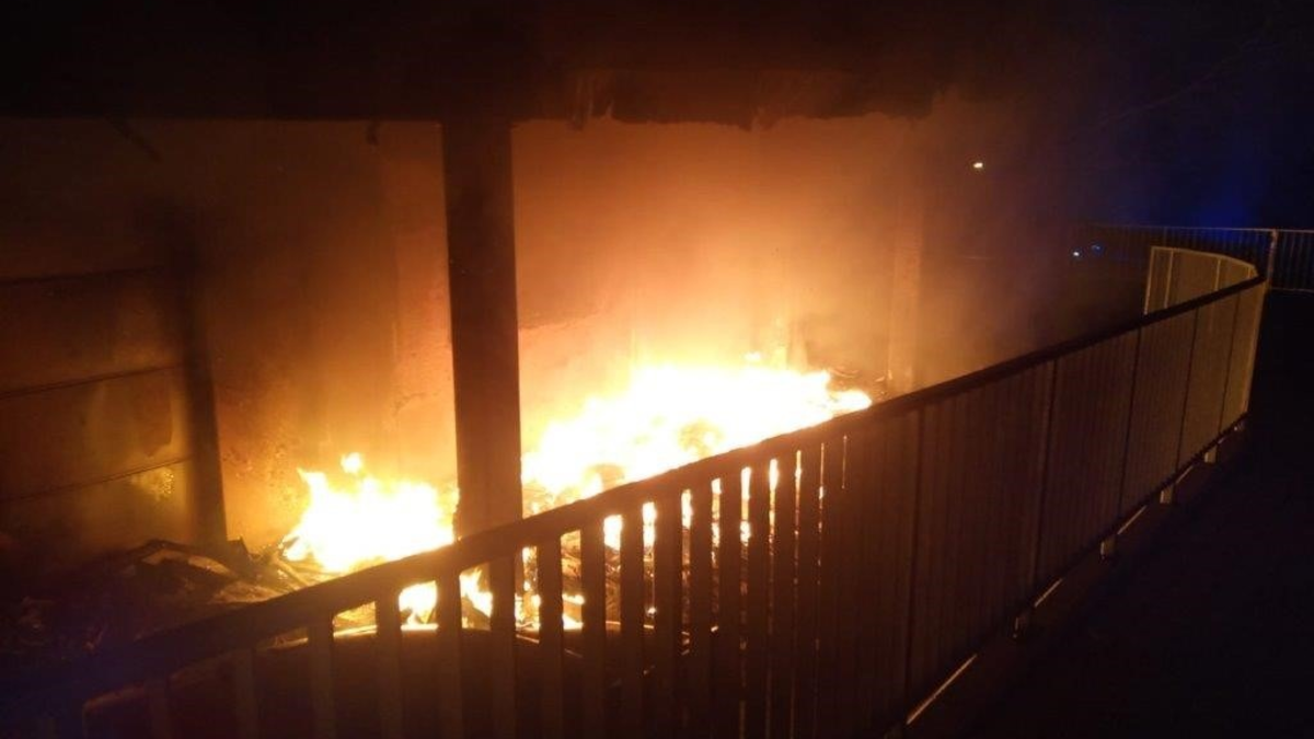 POL-PDPS: Brand an der Schulturnhalle der IGS - Foto: presseportal.de