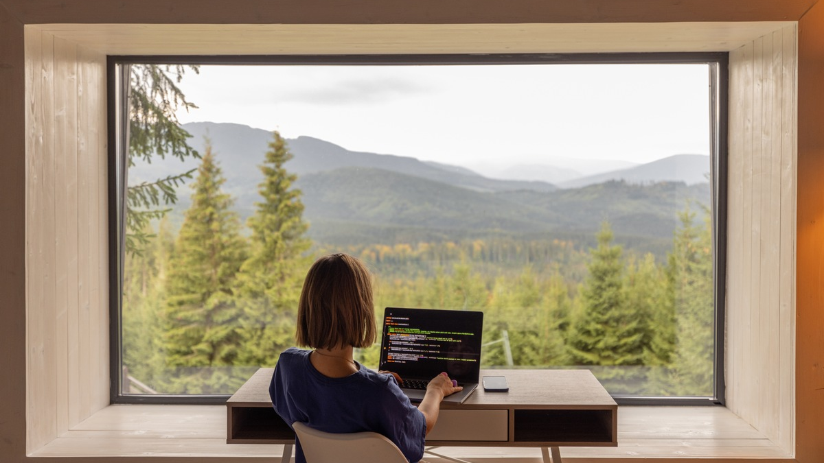 Neue Seminare zu mobilem Arbeiten und Workation im Ausland und internationaler Mitarbeiterbeschäftigung - Foto: presseportal.de