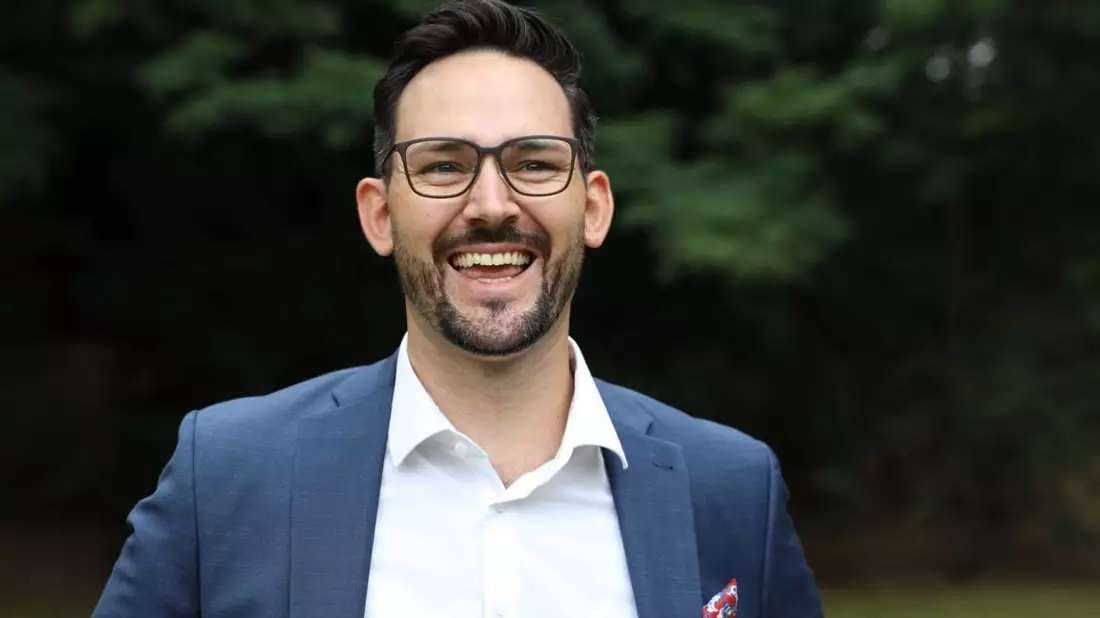 KI im Außendienst: Daniel Aram von D.A. Direktvertrieb klärt auf, wie sich das Thema künstliche Intelligenz tatsächlich auf Jobs im Vertrieb auswirkt - Bild: presseportal.de