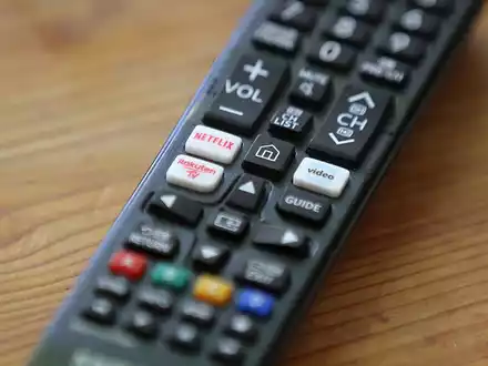 TV-Fernbedienung mit Streaming-Anbietern (Archiv) - Foto: über dts Nachrichtenagentur