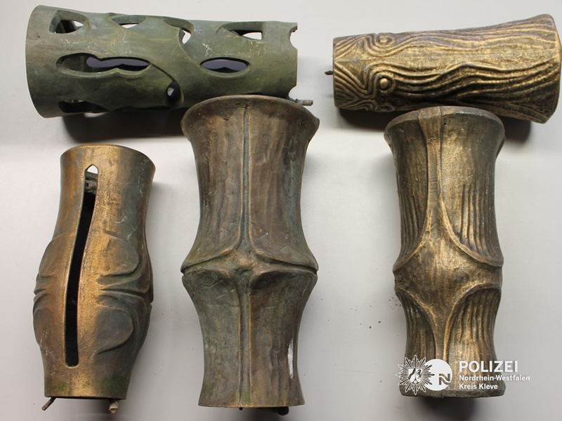 POL-KLE: Kreis Kleve/ Weeze- Eigentümer gesucht / Wem gehören die Messingvasen auf dem Bild? - Foto: presseportal.de