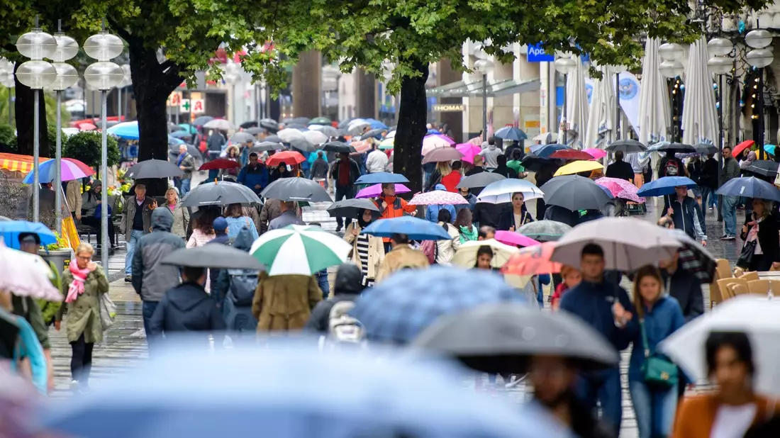 Die Neuhauser Straße ist die beliebteste Einkaufsstraße Münchens. - Bild: picture alliance / Matthias Balk/dpa