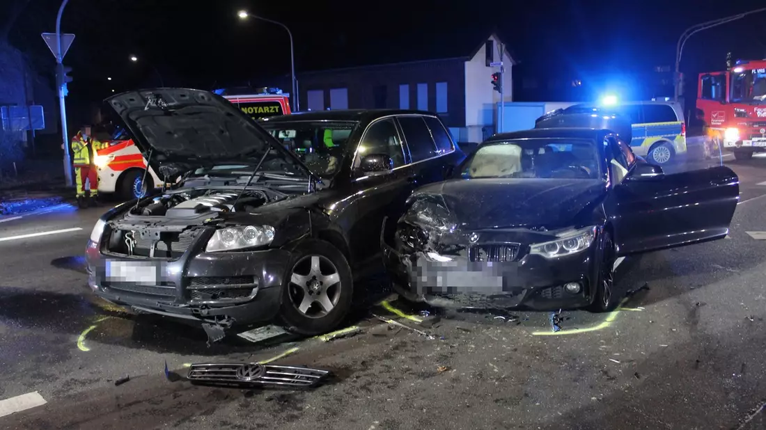 POL-VIE: Viersen: Rotlicht missachtet? Unfall fordert drei Verletzte - Bild: presseportal.de