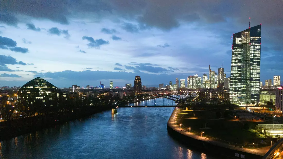 Die EZB in Frankfurt am Main. - Bild: Boris Roessler/dpa
