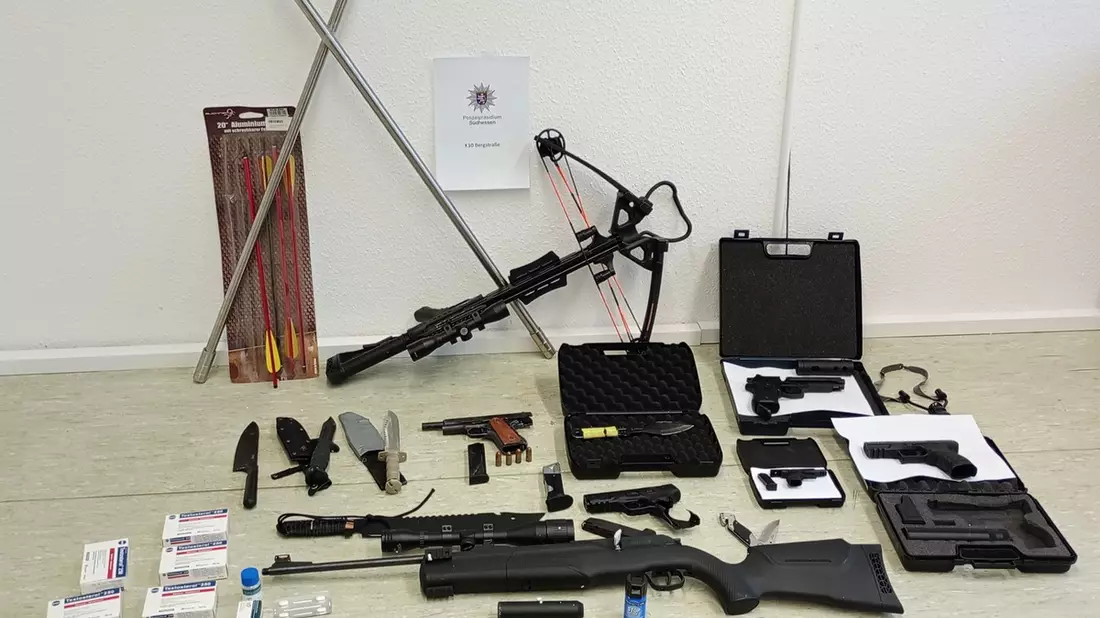 POL-DA: Bensheim: Kripo findet Waffen bei Durchsuchung - Bild: presseportal.de
