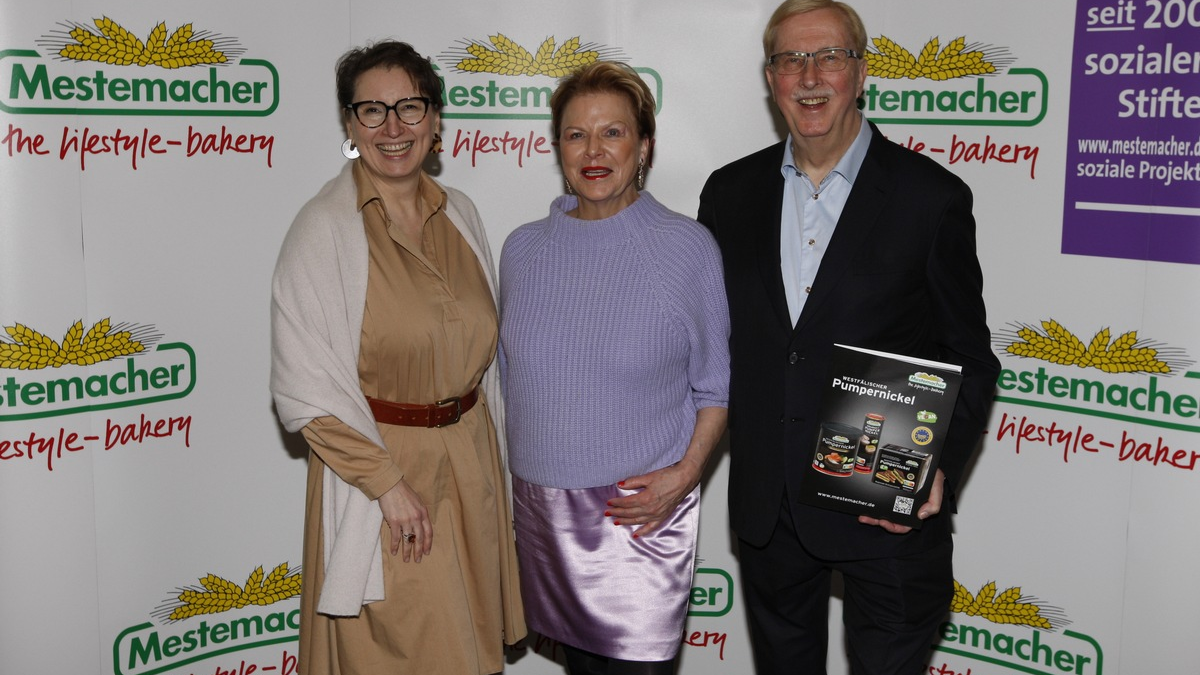 Kostenfreies Bildmaterial Pressekonferenz Mestemacher-Gruppe / Großbäckerei-Gruppe Mestemacher erzielt mit hygienisch verpackten Broten, Tiefkühlkuchen und Knäckebroten 2023 Rekord-Umsatz - Foto: presseportal.de