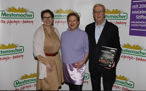 Kostenfreies Bildmaterial Pressekonferenz Mestemacher-Gruppe / Großbäckerei-Gruppe Mestemacher erzielt mit hygienisch verpackten Broten, Tiefkühlkuchen und Knäckebroten 2023 Rekord-Umsatz - Foto: presseportal.de