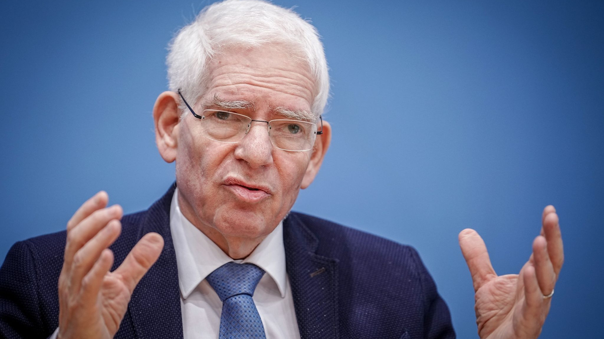 Der Präsident des Zentralrats der Juden, Josef Schuster, berichtet, dass seit dem 7. Oktober weniger jüdische Menschen in Deutschland Gottesdienste besuchen würden. - Foto: Kay Nietfeld/dpa