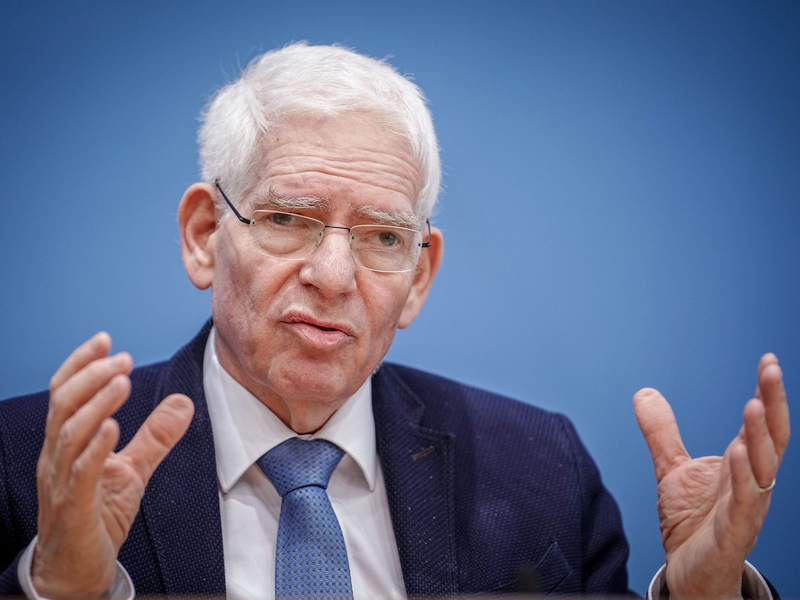 Josef Schuster zeigt sich besorgt über eine mögliche Ausweitung der Proteste an deutschen Hochschulen. - Foto: Kay Nietfeld/dpa