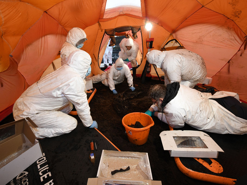 Die Überreste eines Jungen, der etwa 500 vor Christus starb. - Foto: Police Service Of Northern Irela/PA Media/dpa