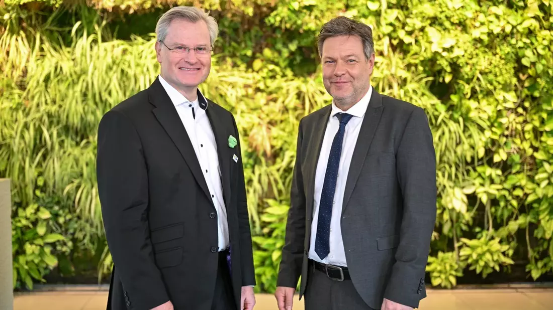 Vizekanzler Robert Habeck gemeinsam mit rheinland-pfälzischen Spitzenpolitikerinnen zu Besuch bei Werner & Mertz - Bild: presseportal.de