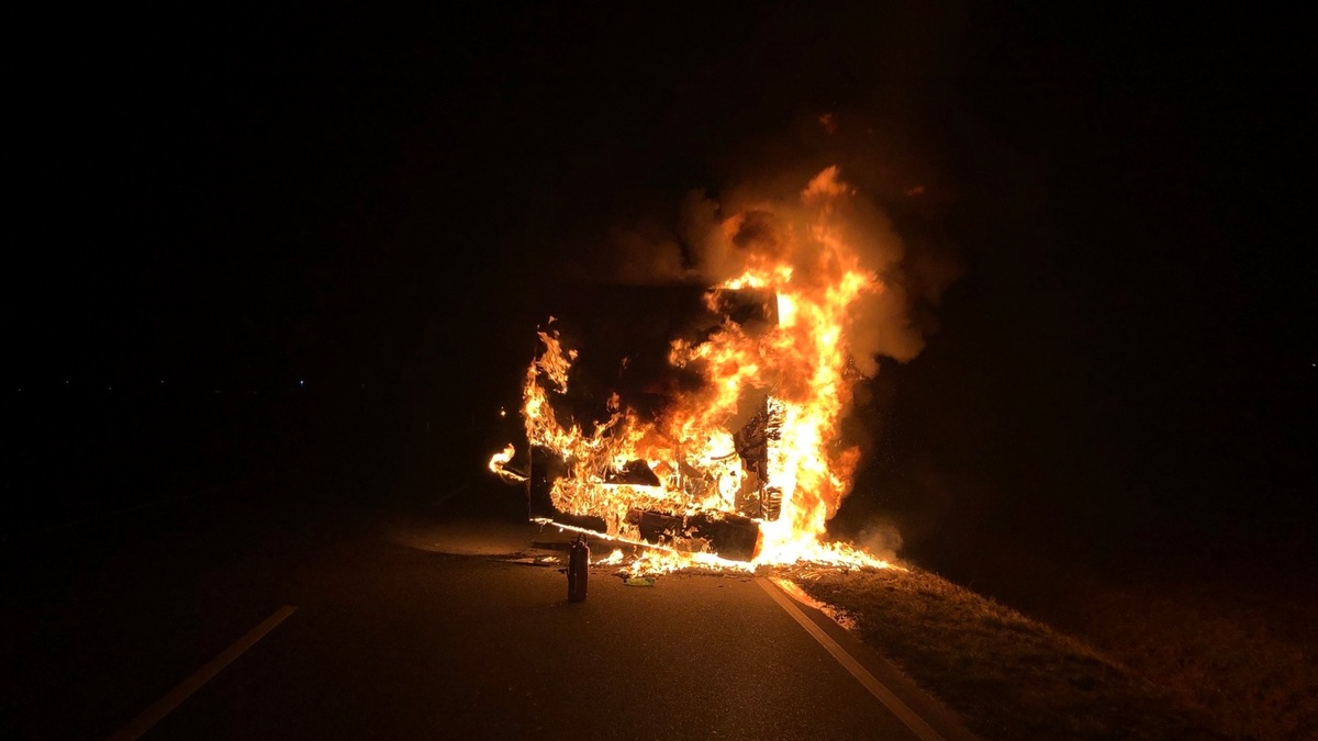 POL-PDWIL: Brand eines Busses - Foto: presseportal.de