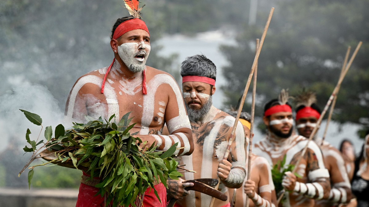 Vielerorts feiern Indigene ihre Kultur mit Tänzen und Gesängen. - Foto: Dan Himbrechts/AAP/dpa