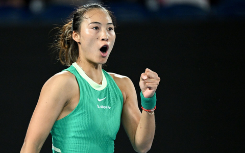 Steht bei den Australian Open im Finale: Qinwen Zheng. - Foto: Joel Carrett/AAP/dpa