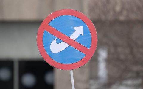 59 Prozent der befragten Wahlberechtigten bewerten ein Verbot bestimmter AfD-Landesverbände als eine «sehr gute Idee» oder eine «eher gute Idee». - Foto: Sebastian Kahnert/dpa