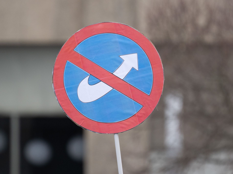 59 Prozent der befragten Wahlberechtigten bewerten ein Verbot bestimmter AfD-Landesverbände als eine «sehr gute Idee» oder eine «eher gute Idee». - Foto: Sebastian Kahnert/dpa