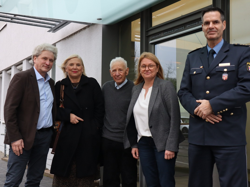 POL-PPTR: Wohlverdienter Ruhestand nach mehr als 43 Jahren Polizeidienst - Foto: presseportal.de