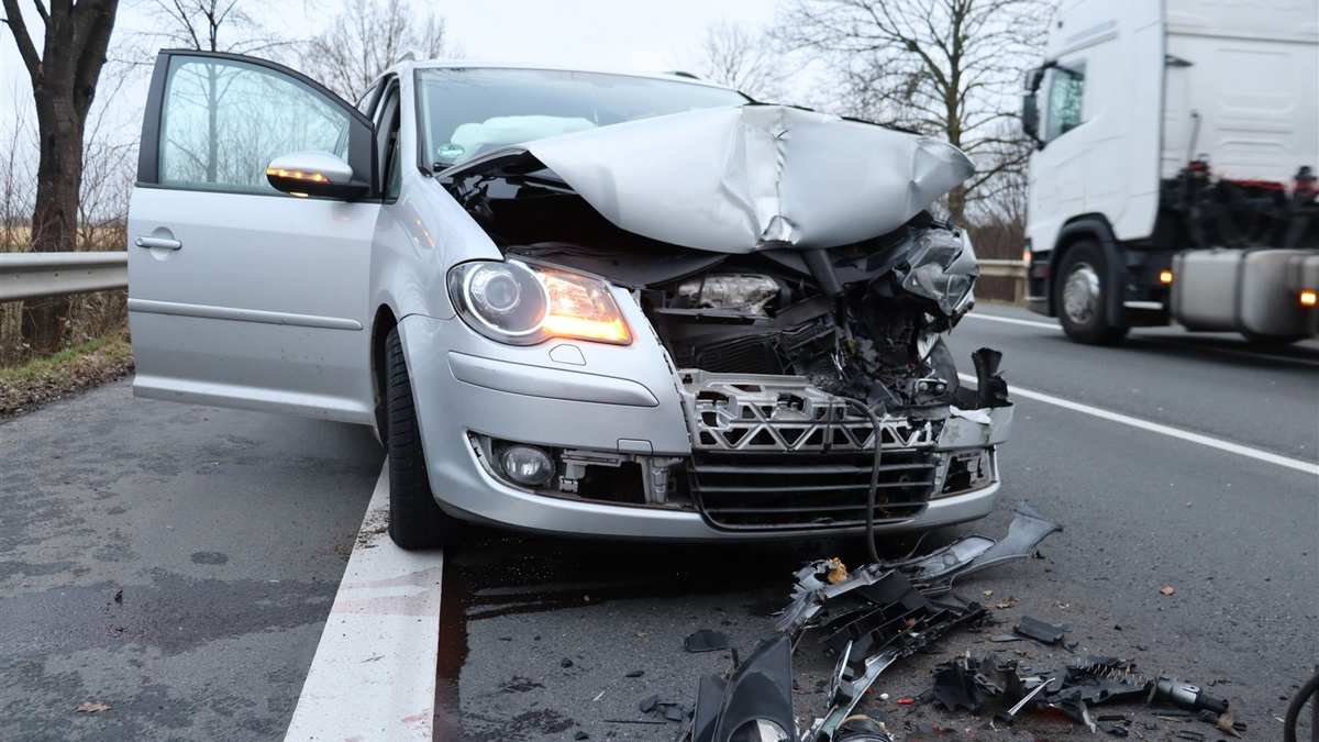 POL-HF: Verkehrsunfall im Berufsverkehr- Mehrere Fahrzeuge zusammengeschoben - Foto: presseportal.de