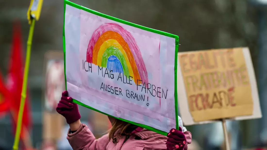 Die Proteste gegen Rechtextremismus könnten die gesellschaftlichen Debatten verändern. - Bild: Andreas Arnold/dpa