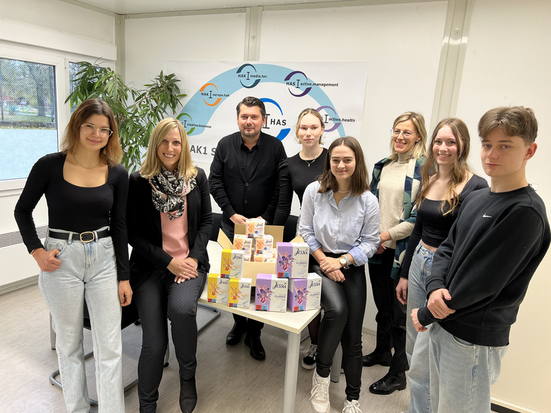 dm versorgt Schulen in ganz Österreich - Foto: dm/HAK 1 über pressetext.de