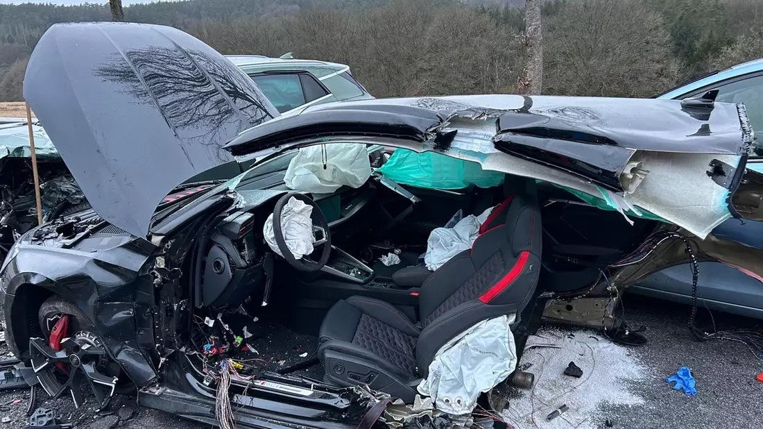 POL-PPWP: Unfall endet mit zwei Schwerverletzten - Bild: presseportal.de