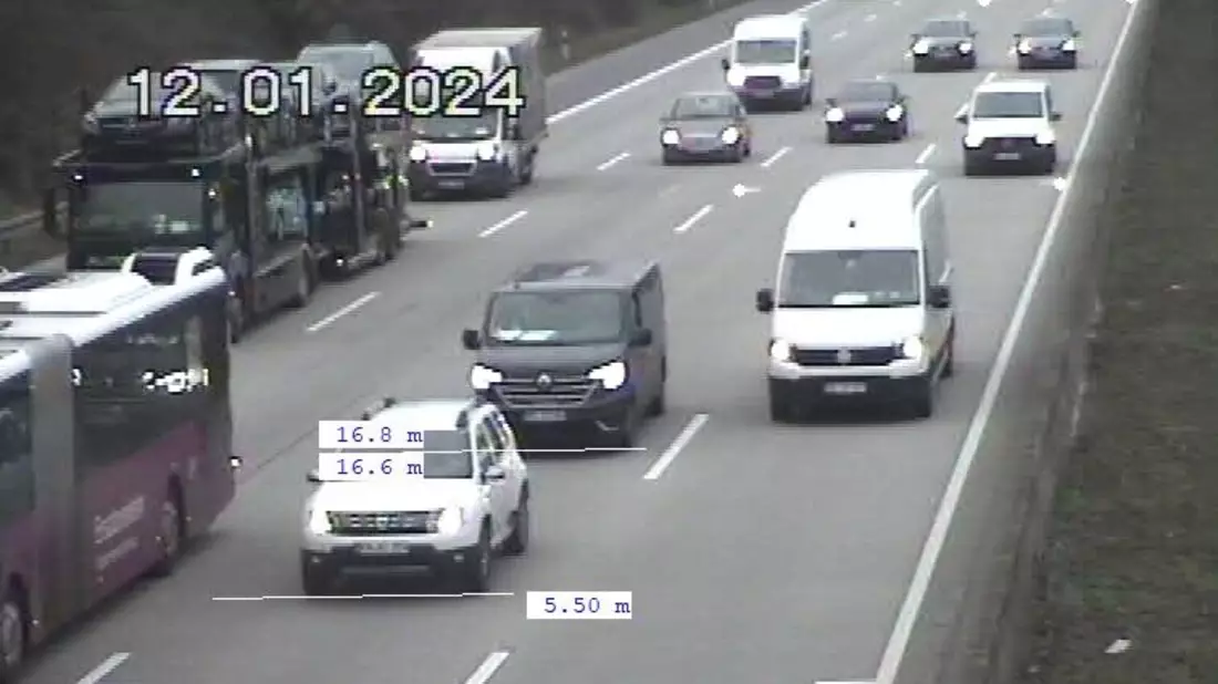 POL-DA: Darmstadt: Polizei kontrolliert Abstand/9 Meter zum Vordermann bei 128 km/h - Bild: presseportal.de
