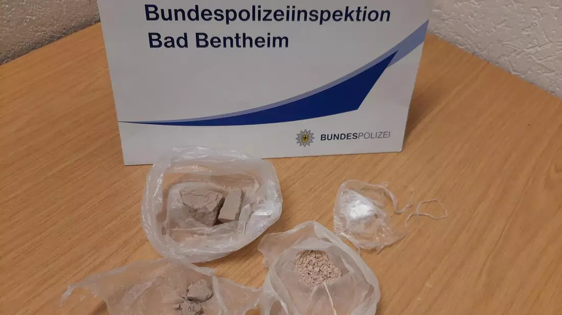 BPOL-BadBentheim: Heroin in der Unterhose und Kokain im Mund / 52-Jähriger bei Drogenschmuggel erwischt - Bild: presseportal.de