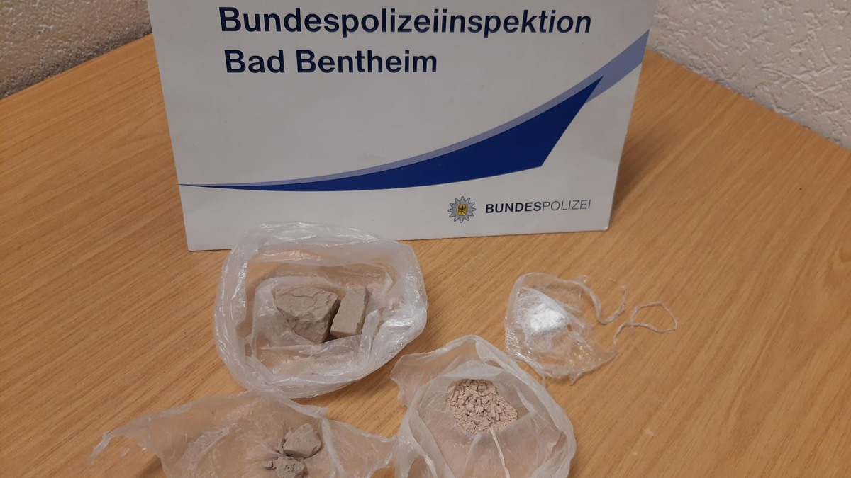BPOL-BadBentheim: Heroin in der Unterhose und Kokain im Mund / 52-Jähriger bei Drogenschmuggel erwischt - Foto: presseportal.de