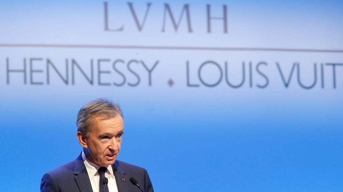 Der französische Millardär Bernard Arnault ist der  Vorsitzende des Luxusgiganten LVMH. - Foto: Michel Euler/AP/dpa