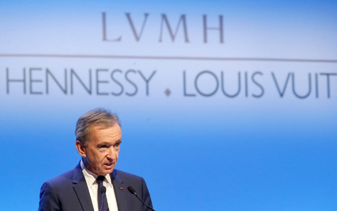 Der französische Millardär Bernard Arnault ist der  Vorsitzende des Luxusgiganten LVMH. - Foto: Michel Euler/AP/dpa