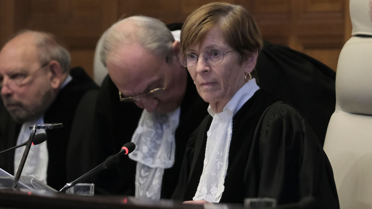 Inmitten der schweren Kämpfe im Gazastreifen fiel vor dem Internationalen Gerichtshof in Den Haag eine erste Vorentscheidung im brisanten Völkermord-Verfahren gegen Israel. - Foto: Patrick Post/AP/dpa