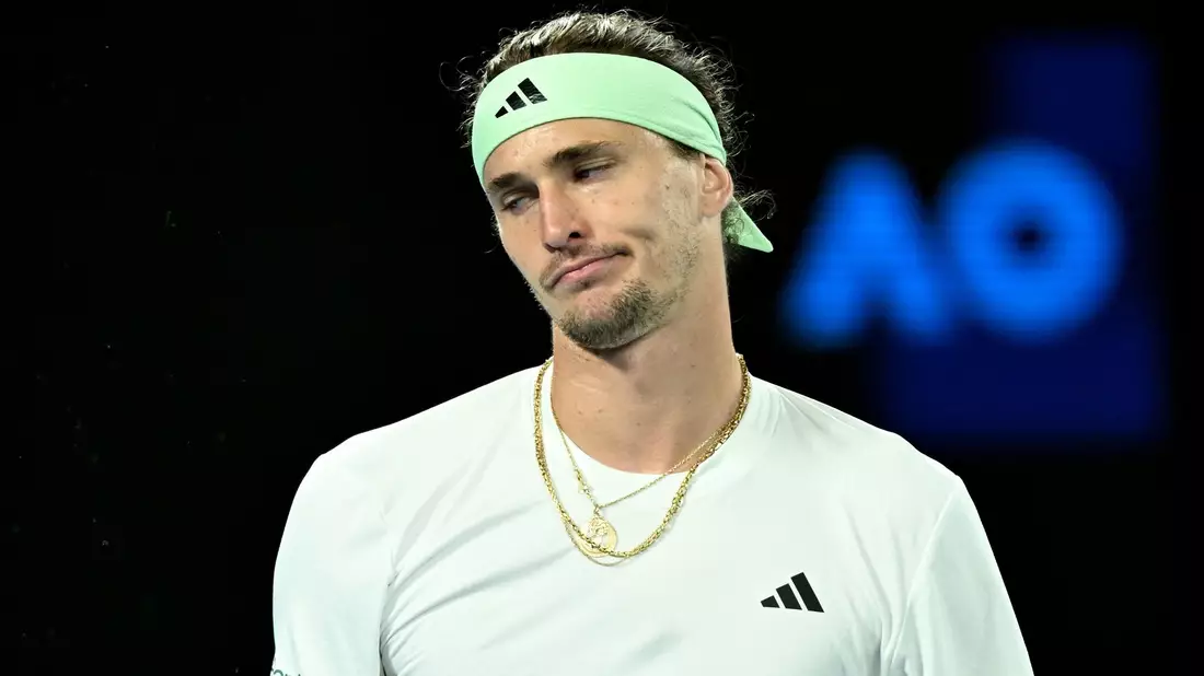 Nach bitterem Aus in Melbourne: Alexander Zverev habe sich nicht abgelenkt gefühlt. Internationale Medien hatten den anstehenden Prozess vor dem Halbfinale zum Thema gemacht. - Bild: James Ross/AAP/dpa