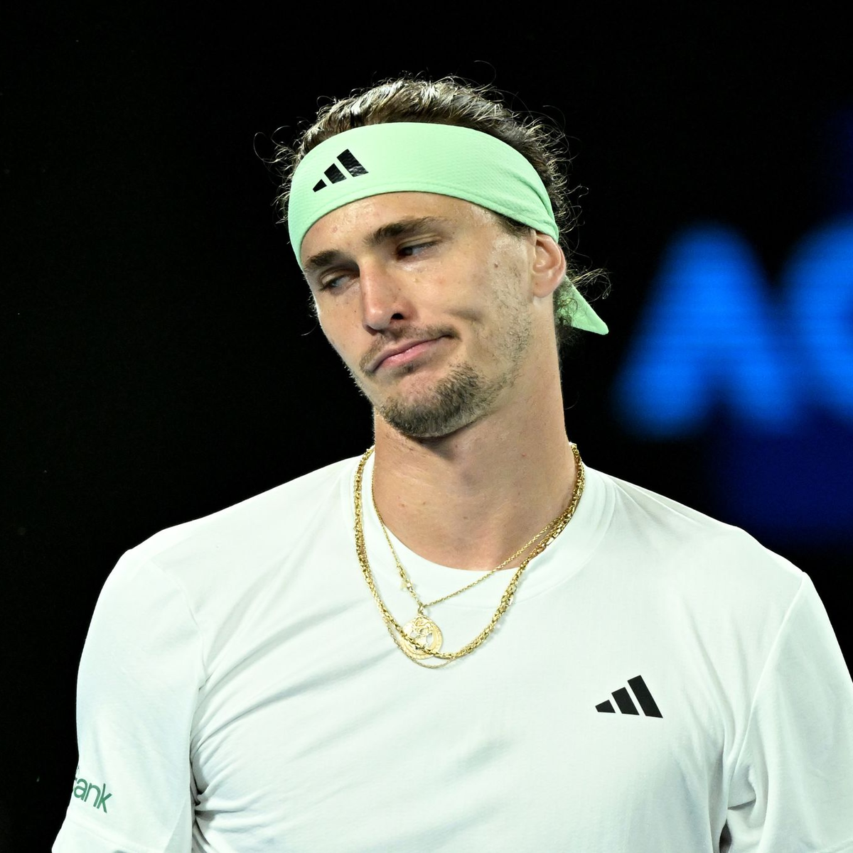 Alexander Zverev entschied die ersten zwei Sätze für sich - verlor dann aber dennoch noch das Halbfinale. - Foto: James Ross/AAP/dpa