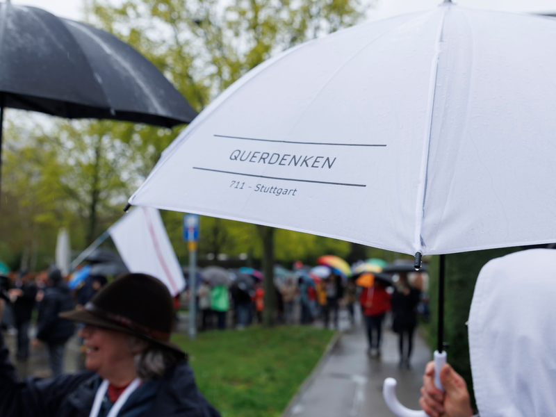 Ballweg gilt als Gründer der sogenannten Querdenken-Bewegung. - Foto: Julian Rettig/dpa