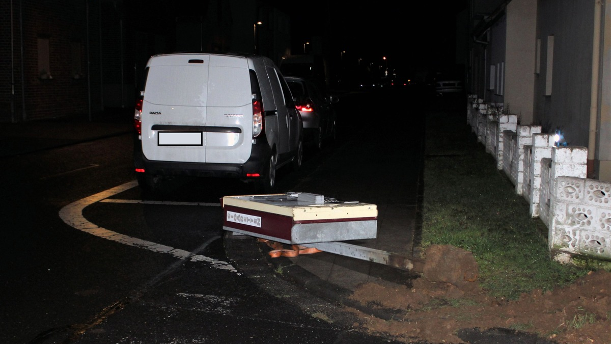 POL-REK: 240126-3: Zigarettenautomat aus dem Boden gerissen - Foto: presseportal.de