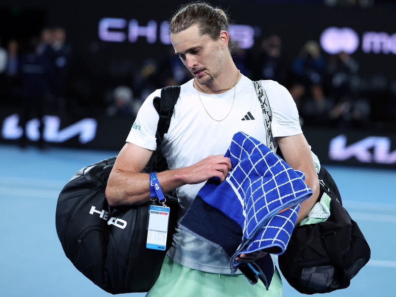 Alexander Zverev verlor sein Halbfinale gegen Daniil Medwedew trotz 2:0-Satzführung. - Foto: Asanka Brendon Ratnayake/AP