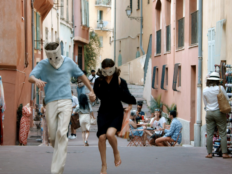 Streamingtipps 1. Februarhälfte: A E I O U - Das schnelle Alphabet der Liebe | Stonehouse | Ukraine - Zwei Jahre Krieg | Die Queen und der Putsch im Iran - Foto: presseportal.de