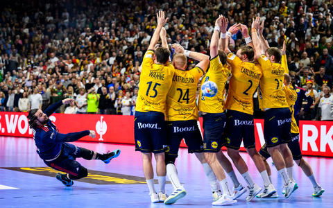 Elohim Prandi (l) rettete die Franzosen mit einem Freiwurf in letzter Sekunde in die Verlängerung. - Foto: Tom Weller/dpa