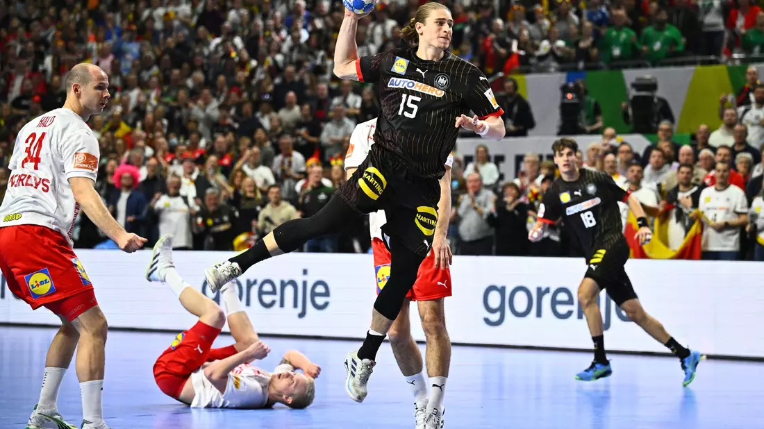 Aus der Traum vom Finale: Juri Knorr und die DHB-Auswahl mussten sich Dänemark knapp geschlagen geben. - Bild: Tom Weller/dpa
