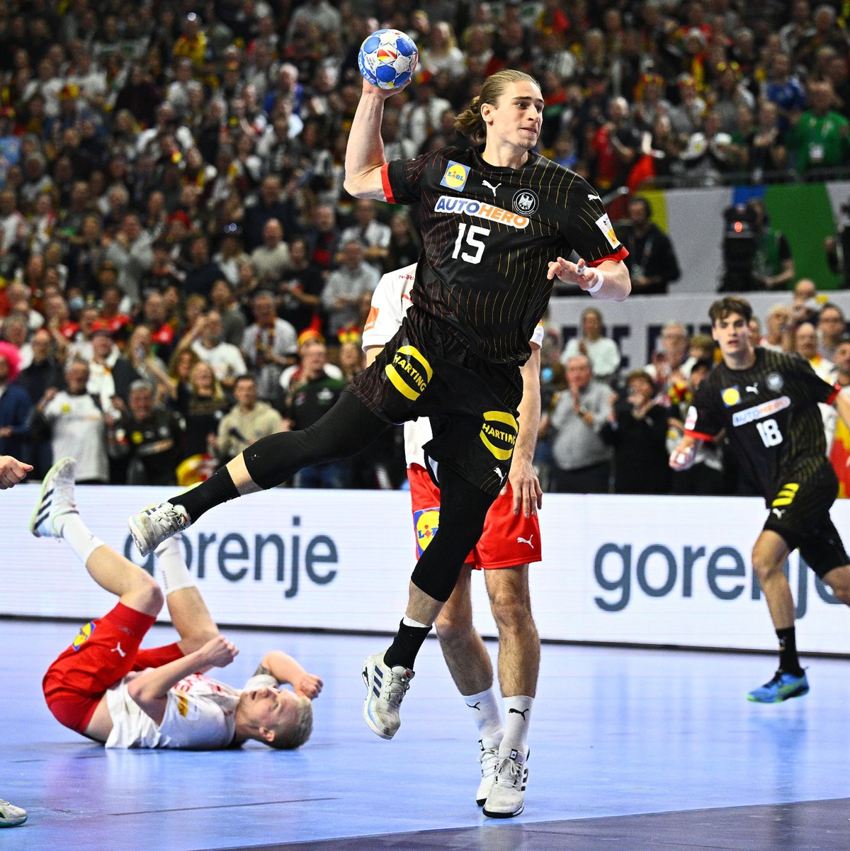 Aus der Traum vom Finale: Juri Knorr und die DHB-Auswahl mussten sich Dänemark knapp geschlagen geben. - Foto: Tom Weller/dpa